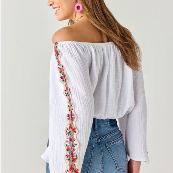 Francesca’s Mi Ami Anita Off Shoulder Flower Embellish Cotton White Blouse L - Picture 2 of 9